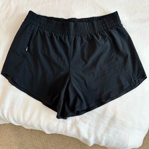Athleta hustle 4.5” short size M
